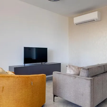 Valley's Edge * San Ġwann